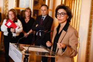 Ministrul culturii, Rachida Dati, a demisionat înaintea alegerilor la primăria Parisului